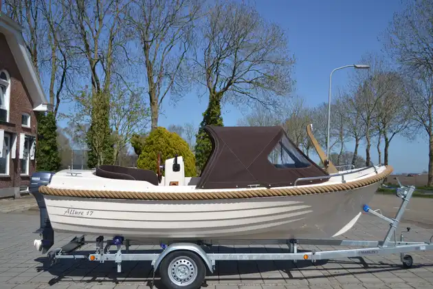 Crescent Allure 17 + Yamaha FT8 - Watersport Reinders Beerta